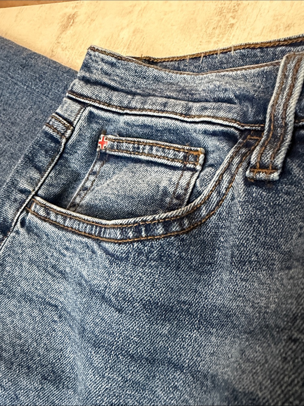 Hudson Jeans Women's Wide-Leg Jeans in Light Blue Denim “Dickinson” - Picture 10 of 12